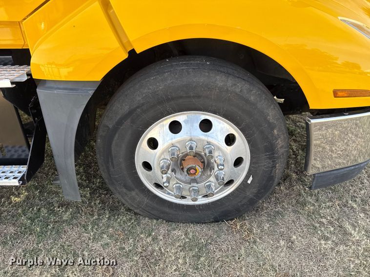 image for item EU5362 2020 Volvo VNL semi truck