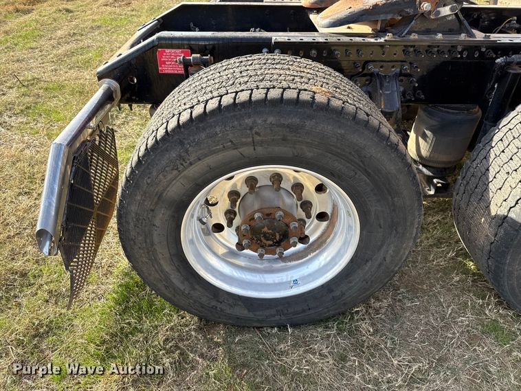 image for item EU5362 2020 Volvo VNL semi truck