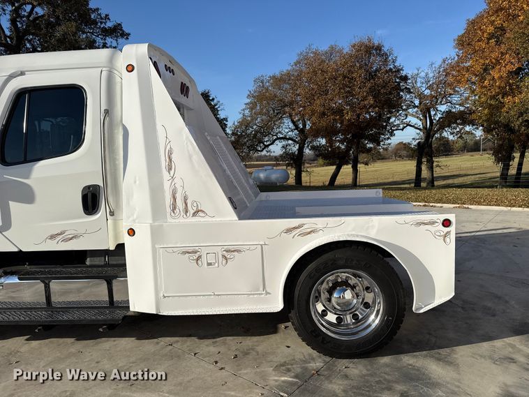 image for item EU5389 2008 Freightliner Business Class M2 Crew Cab flatbed truck