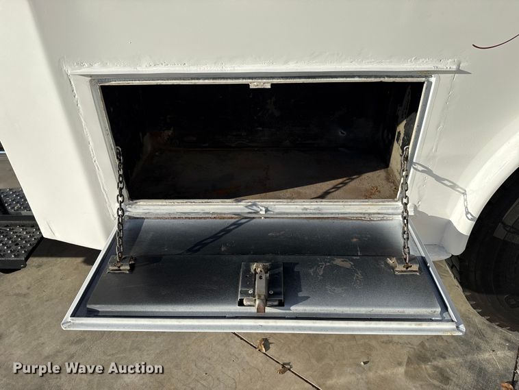 image for item EU5389 2008 Freightliner Business Class M2 Crew Cab flatbed truck