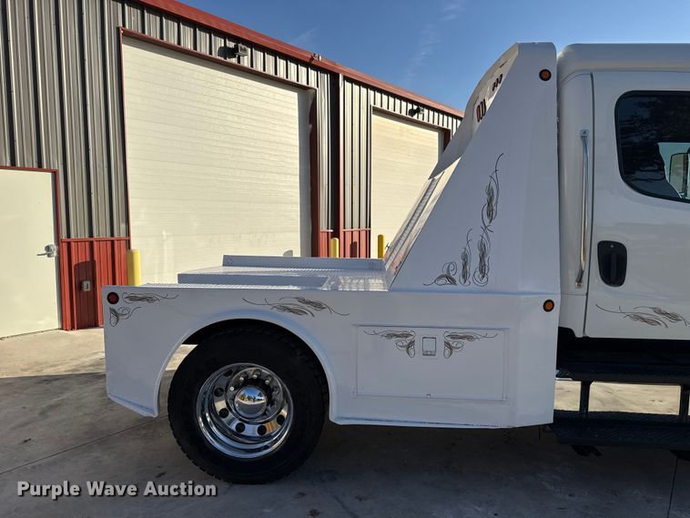 image for item EU5389 2008 Freightliner Business Class M2 Crew Cab flatbed truck