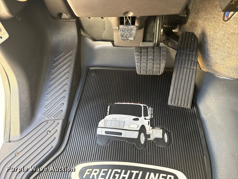 image for item EU5389 2008 Freightliner Business Class M2 Crew Cab flatbed truck