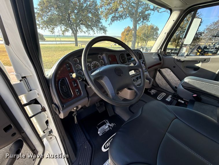 image for item EU5389 2008 Freightliner Business Class M2 Crew Cab flatbed truck