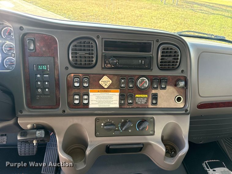 image for item EU5389 2008 Freightliner Business Class M2 Crew Cab flatbed truck