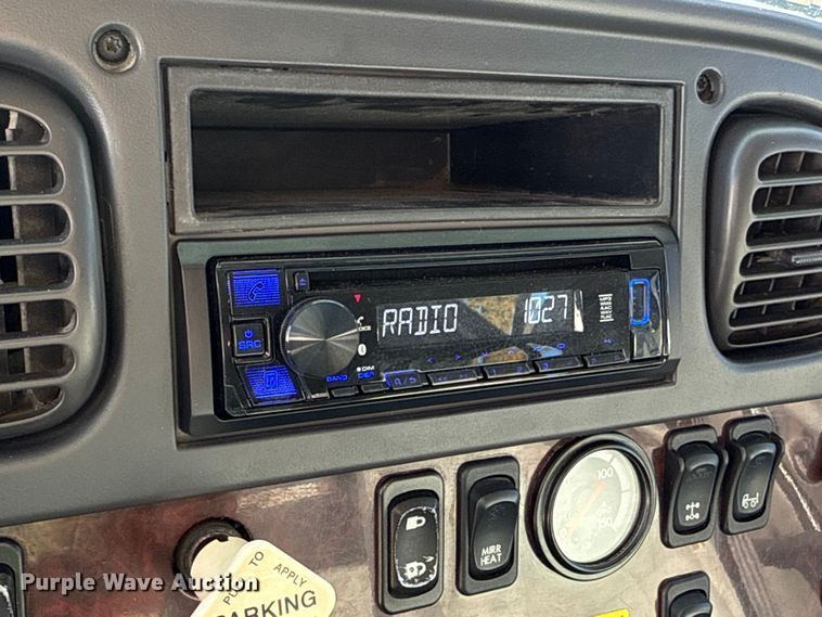 image for item EU5389 2008 Freightliner Business Class M2 Crew Cab flatbed truck