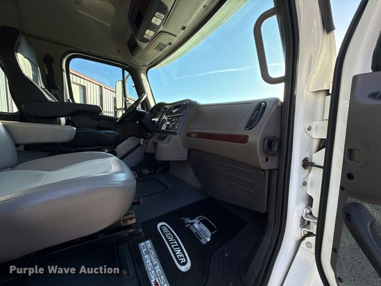 image for item EU5389 2008 Freightliner Business Class M2 Crew Cab flatbed truck