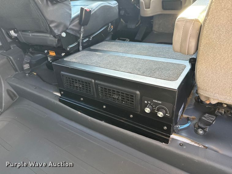 image for item EU5389 2008 Freightliner Business Class M2 Crew Cab flatbed truck