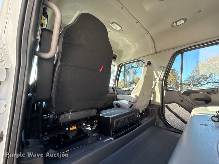 image for item EU5389 2008 Freightliner Business Class M2 Crew Cab flatbed truck