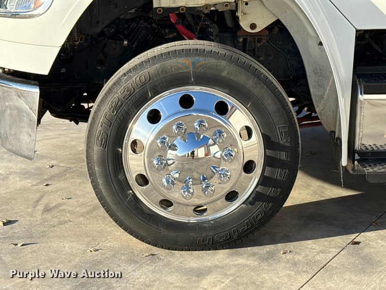 image for item EU5389 2008 Freightliner Business Class M2 Crew Cab flatbed truck