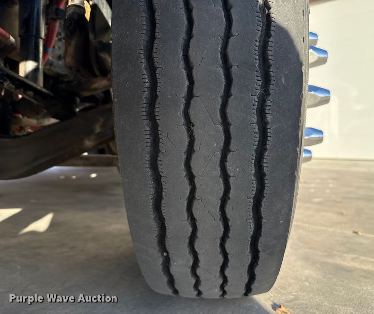 image for item EU5389 2008 Freightliner Business Class M2 Crew Cab flatbed truck