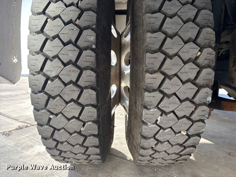 image for item EU5389 2008 Freightliner Business Class M2 Crew Cab flatbed truck