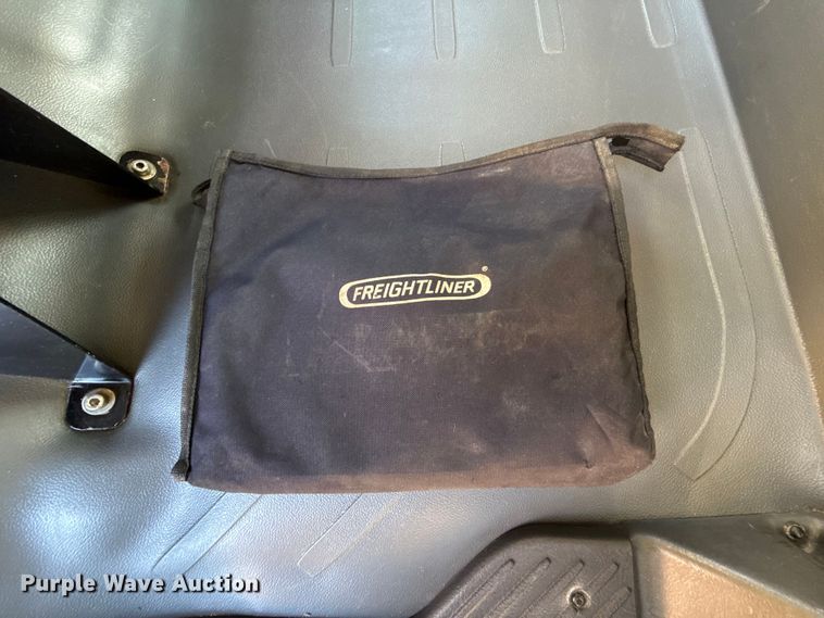 image for item EU5389 2008 Freightliner Business Class M2 Crew Cab flatbed truck