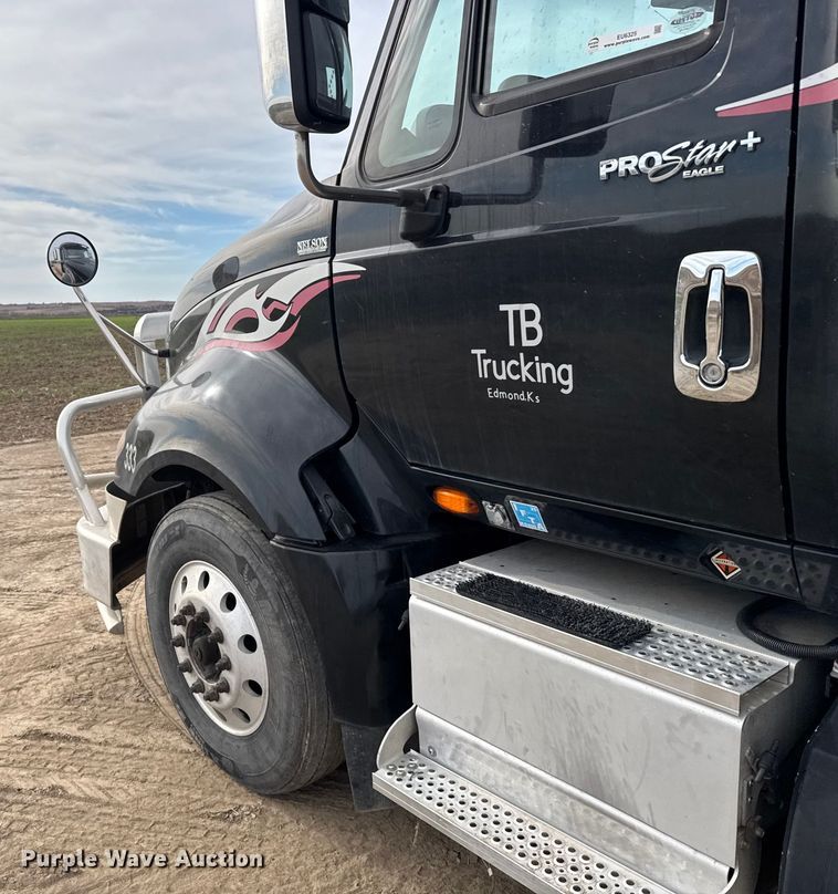 image for item EU6325 2014 International ProStar semi truck