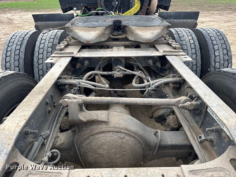 image for item EU6325 2014 International ProStar semi truck