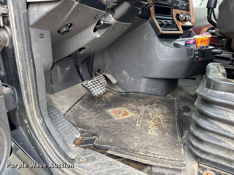 image for item EU6325 2014 International ProStar semi truck