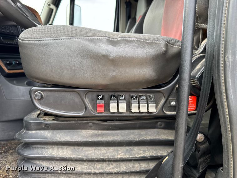 image for item EU6325 2014 International ProStar semi truck