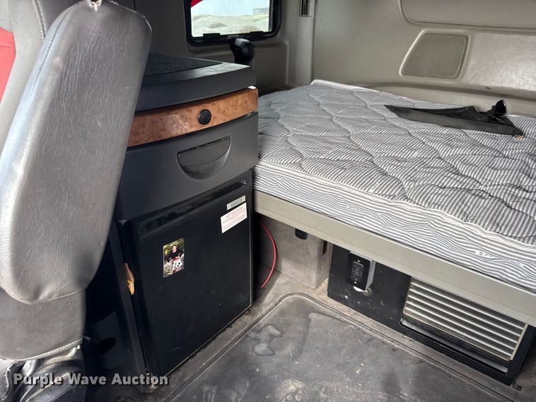 image for item EU6325 2014 International ProStar semi truck