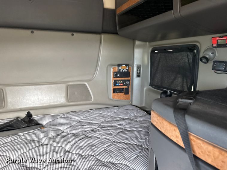 image for item EU6325 2014 International ProStar semi truck