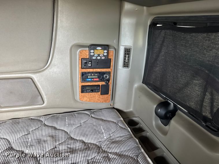 image for item EU6325 2014 International ProStar semi truck