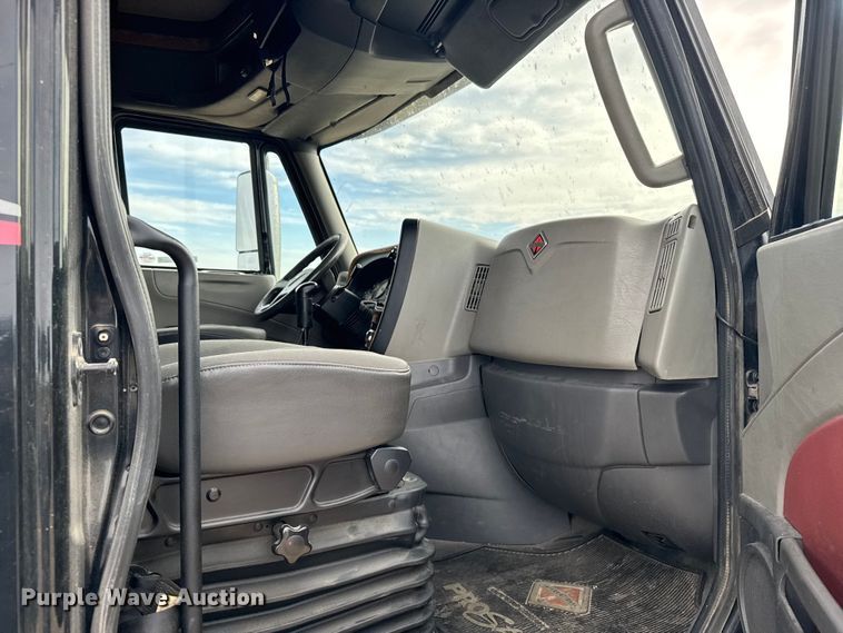 image for item EU6325 2014 International ProStar semi truck