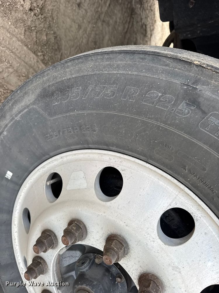 image for item EU6325 2014 International ProStar semi truck