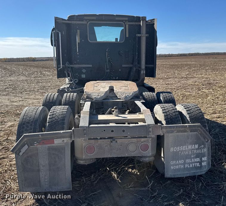 image for item EU6331 2007 International 9400i semi truck