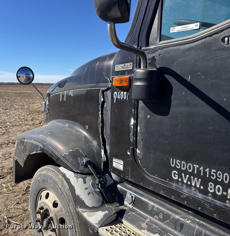 image for item EU6331 2007 International 9400i semi truck