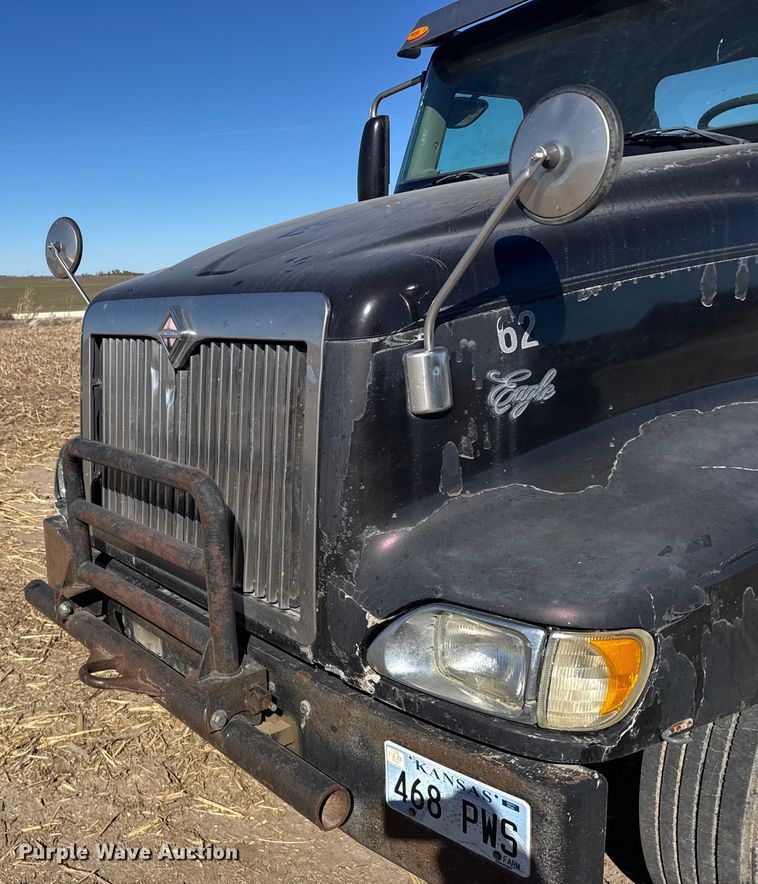 image for item EU6331 2007 International 9400i semi truck