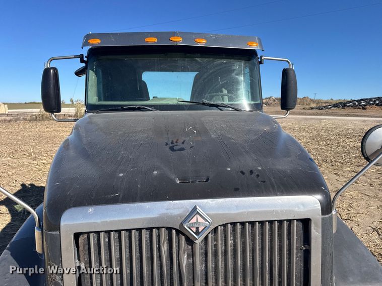 image for item EU6331 2007 International 9400i semi truck