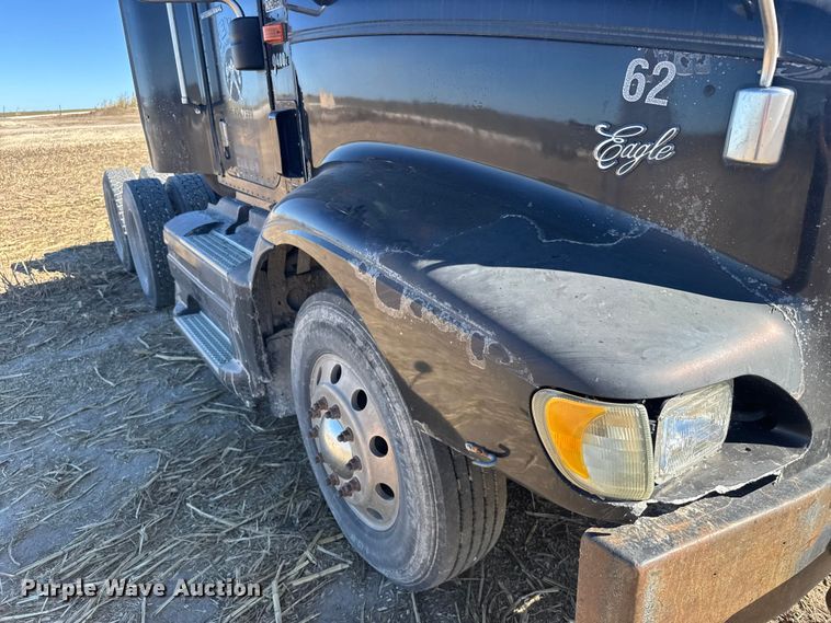 image for item EU6331 2007 International 9400i semi truck