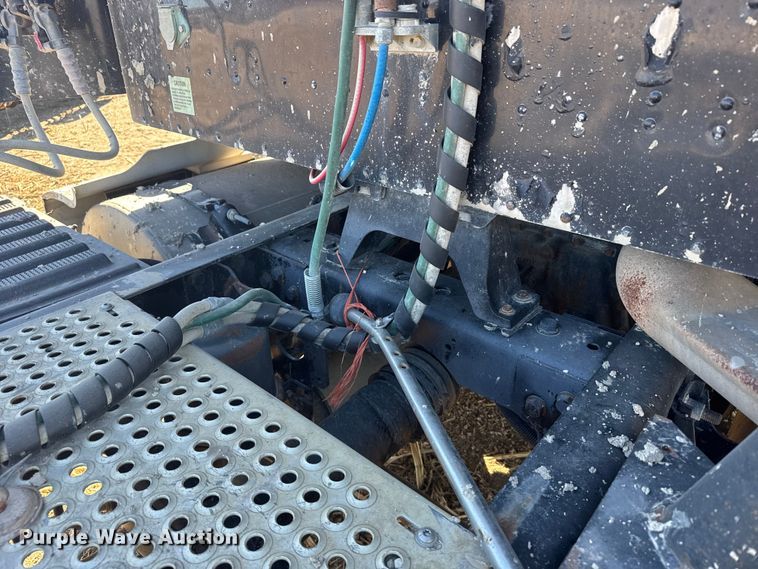 image for item EU6331 2007 International 9400i semi truck