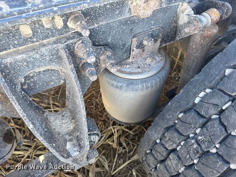 image for item EU6331 2007 International 9400i semi truck