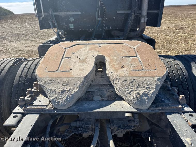 image for item EU6331 2007 International 9400i semi truck