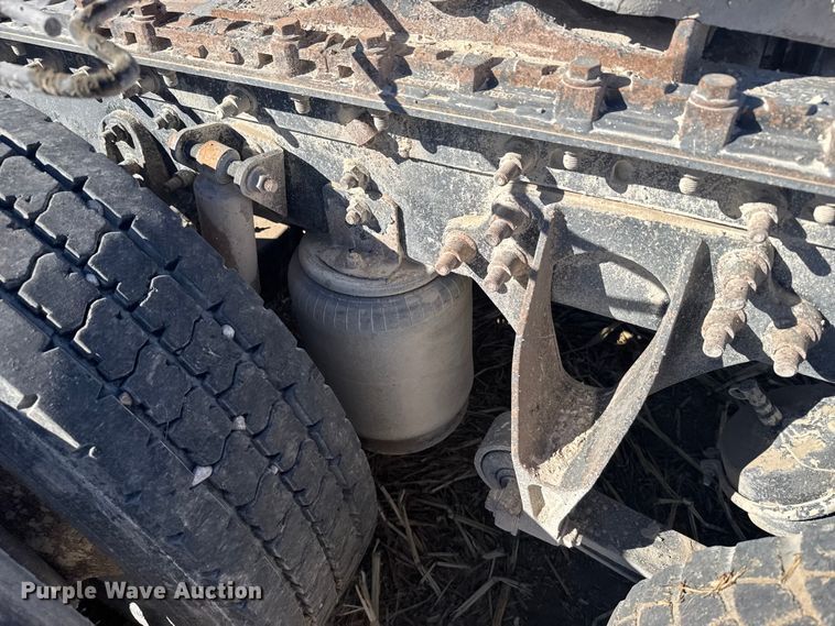 image for item EU6331 2007 International 9400i semi truck