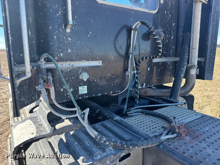 image for item EU6331 2007 International 9400i semi truck