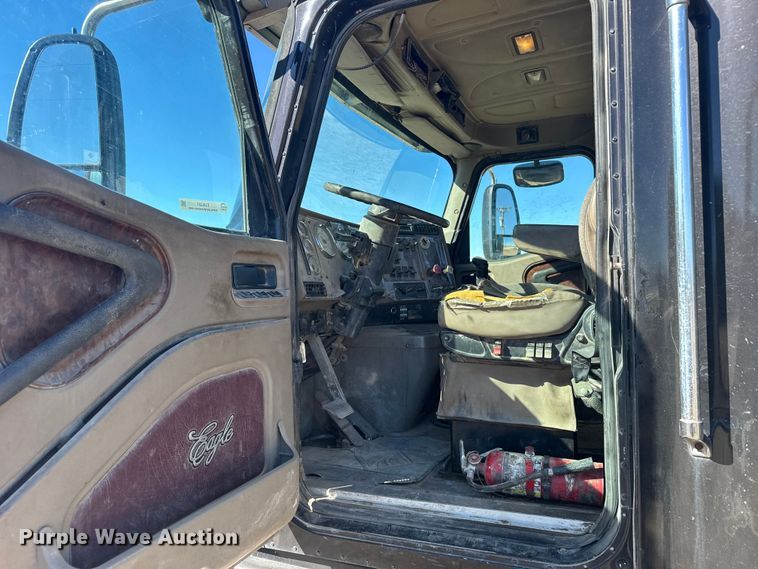 image for item EU6331 2007 International 9400i semi truck