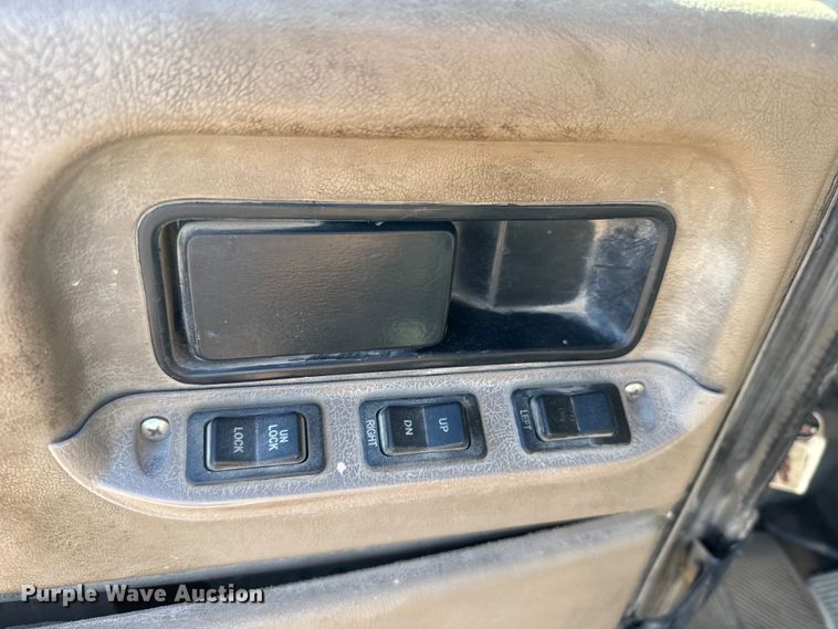 image for item EU6331 2007 International 9400i semi truck