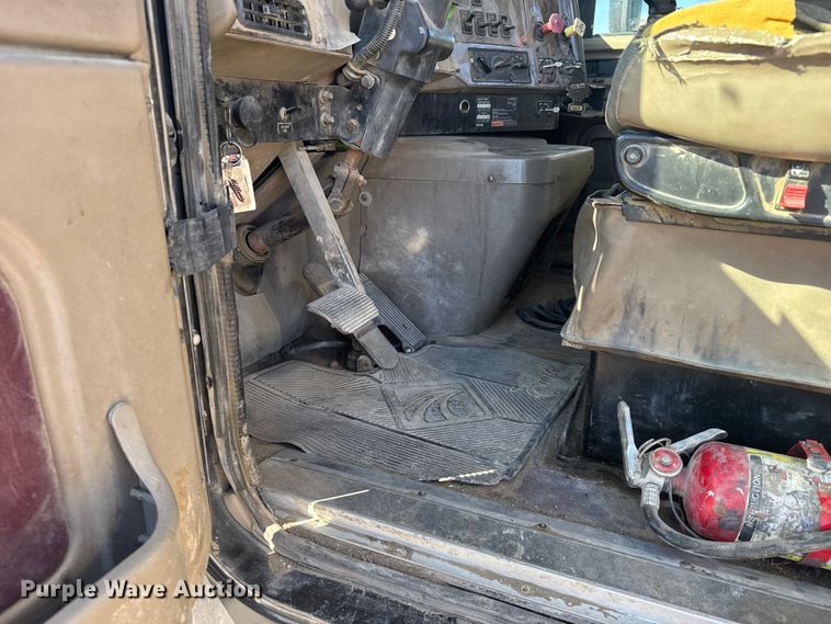 image for item EU6331 2007 International 9400i semi truck