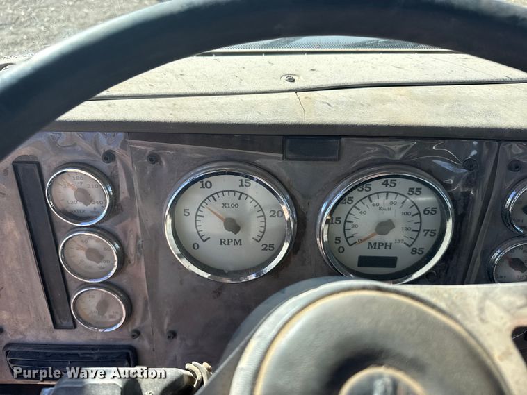 image for item EU6331 2007 International 9400i semi truck