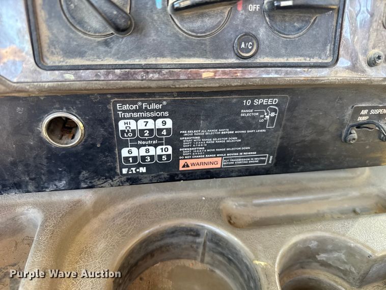 image for item EU6331 2007 International 9400i semi truck