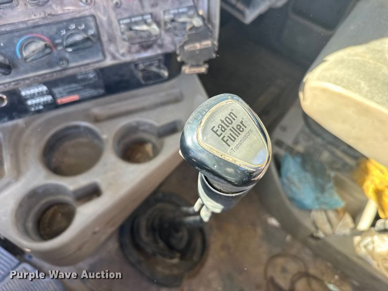 image for item EU6331 2007 International 9400i semi truck