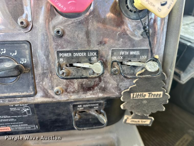 image for item EU6331 2007 International 9400i semi truck