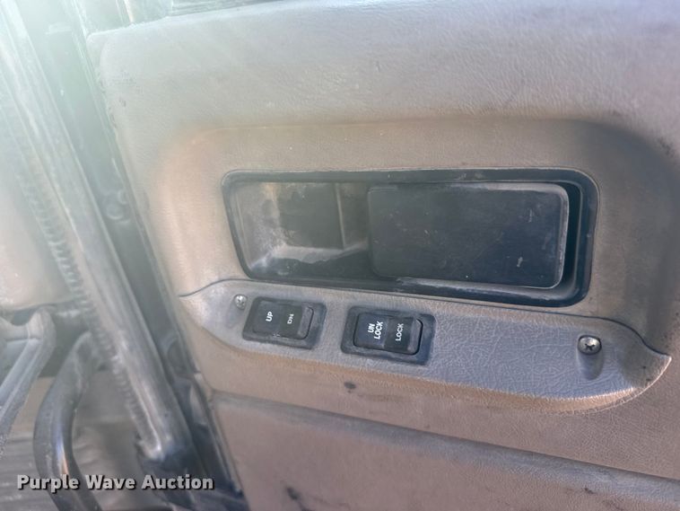 image for item EU6331 2007 International 9400i semi truck