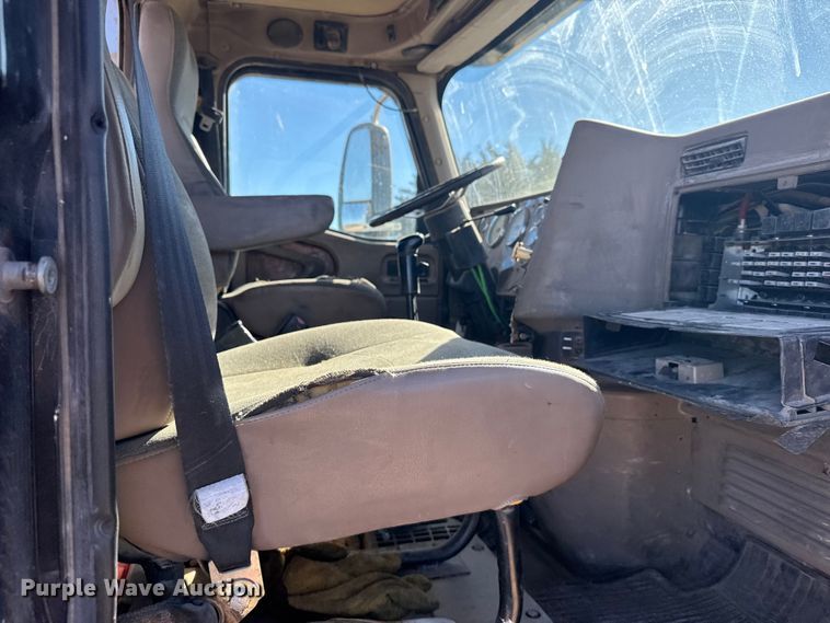 image for item EU6331 2007 International 9400i semi truck