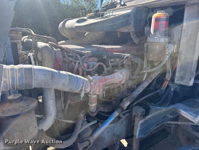 image for item EU6331 2007 International 9400i semi truck