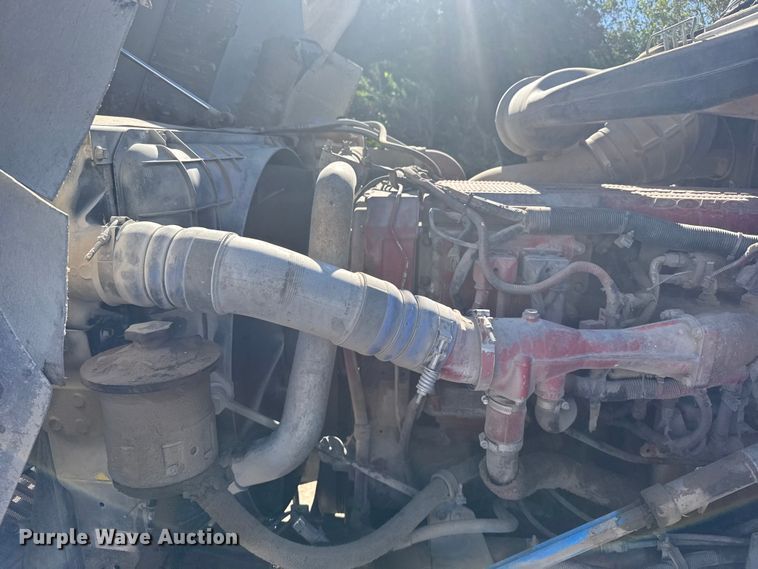 image for item EU6331 2007 International 9400i semi truck