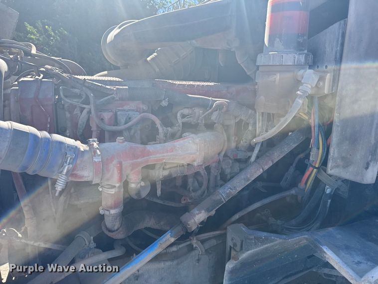 image for item EU6331 2007 International 9400i semi truck