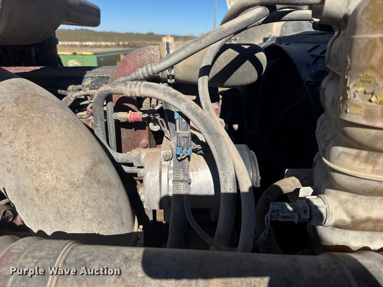 image for item EU6331 2007 International 9400i semi truck