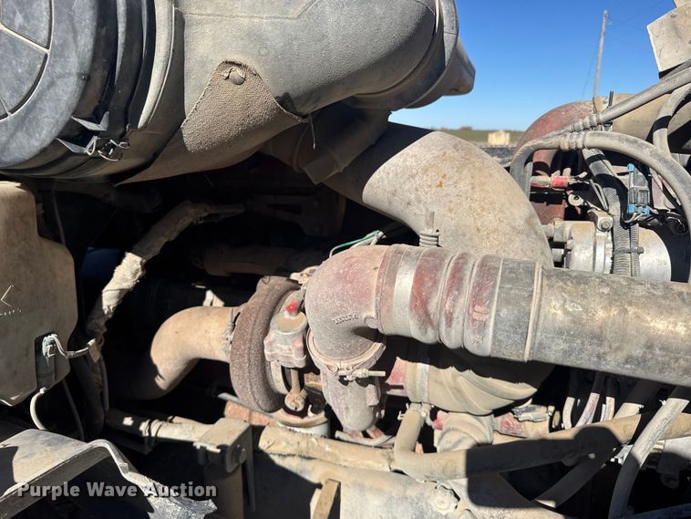 image for item EU6331 2007 International 9400i semi truck