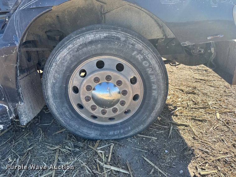 image for item EU6331 2007 International 9400i semi truck